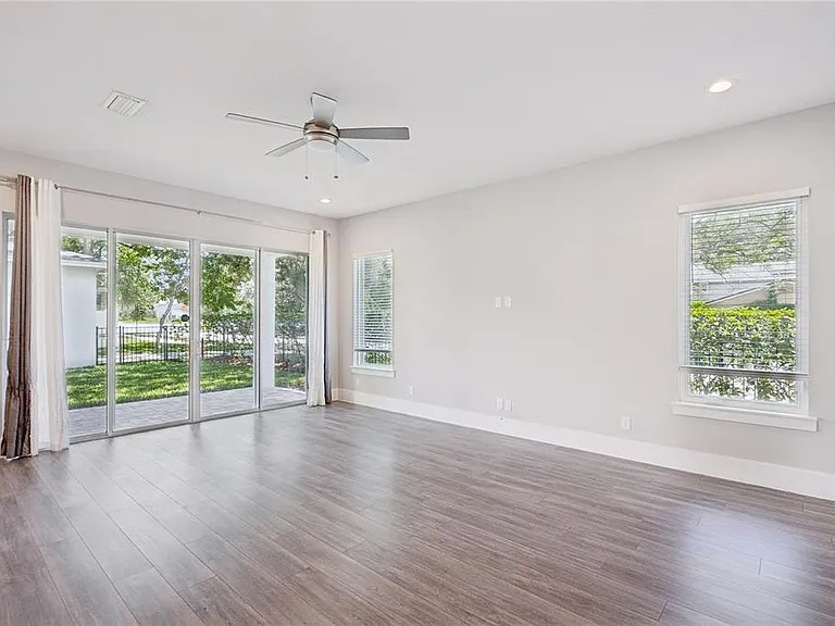 200 E Grant St — Photo 26