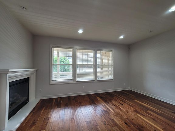 3rd image of 1800 Oak St Unit 626