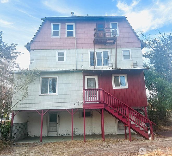 2nd image of 12 E 4th Avenue