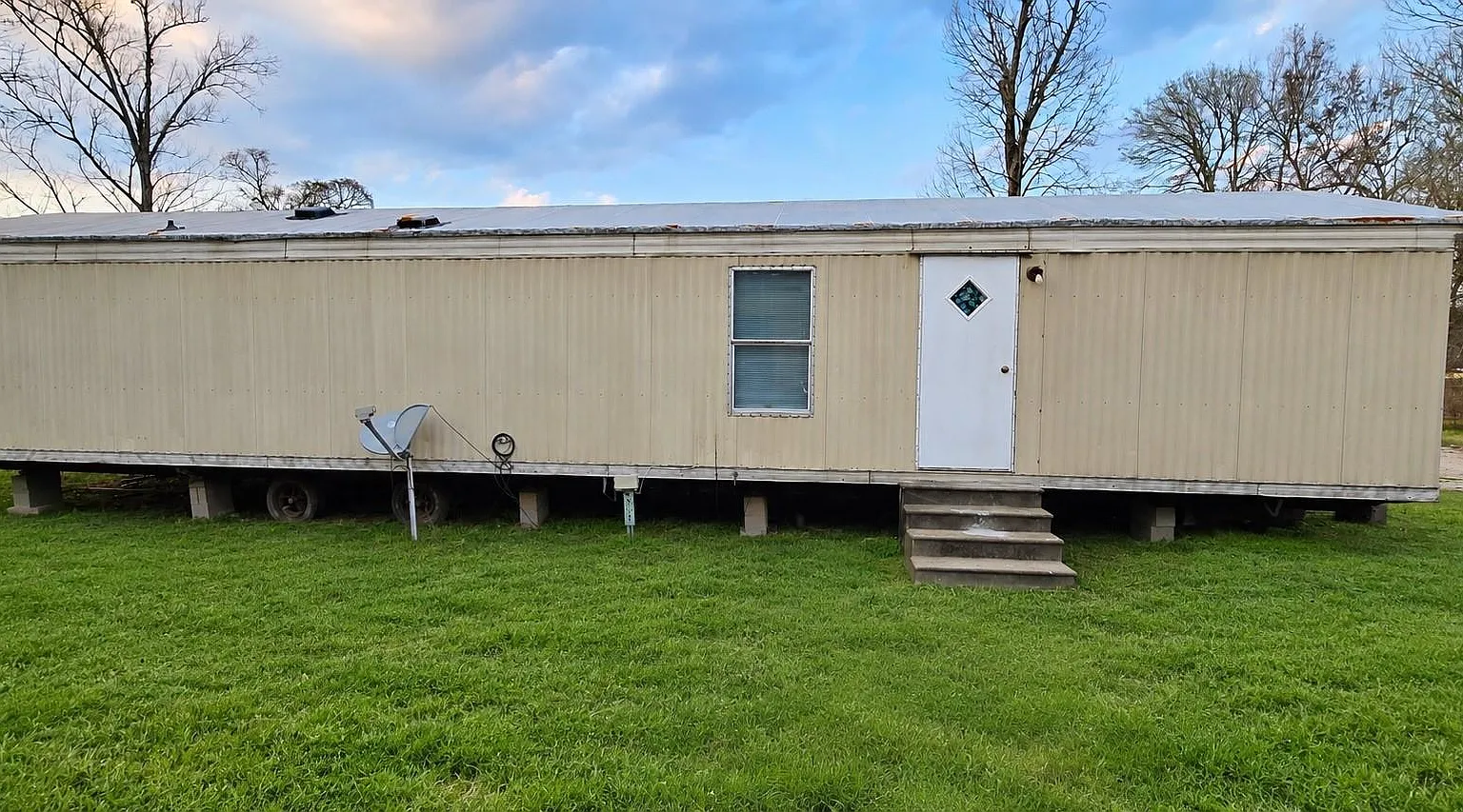 2 bed, 1.0 bath, $850 — Photo 1