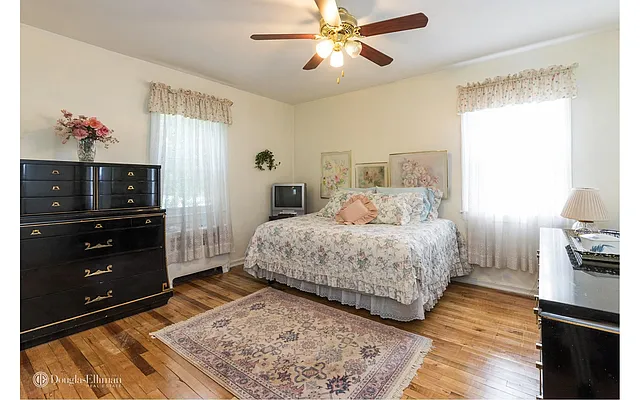 Sold by Douglas Elliman | media 18