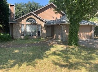 4204 Worth Forest Dr, Arlington, TX 76016