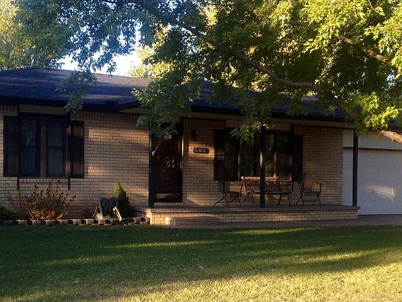 2nd image of 503 N Cedar Ln