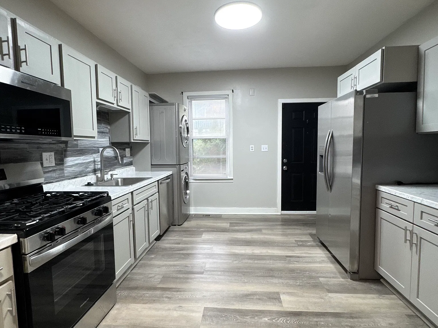 2 bed, 800 sqft, $2,800 — Photo 2