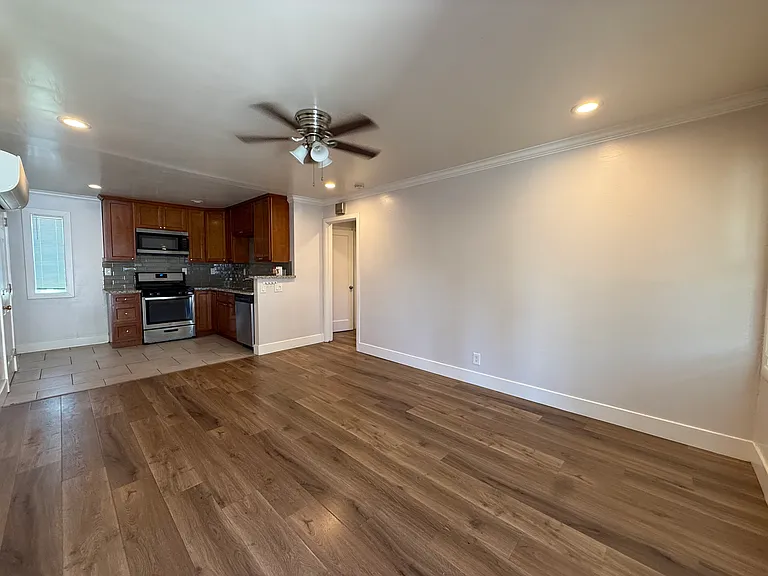 2323 Grove Ave — Photo 2