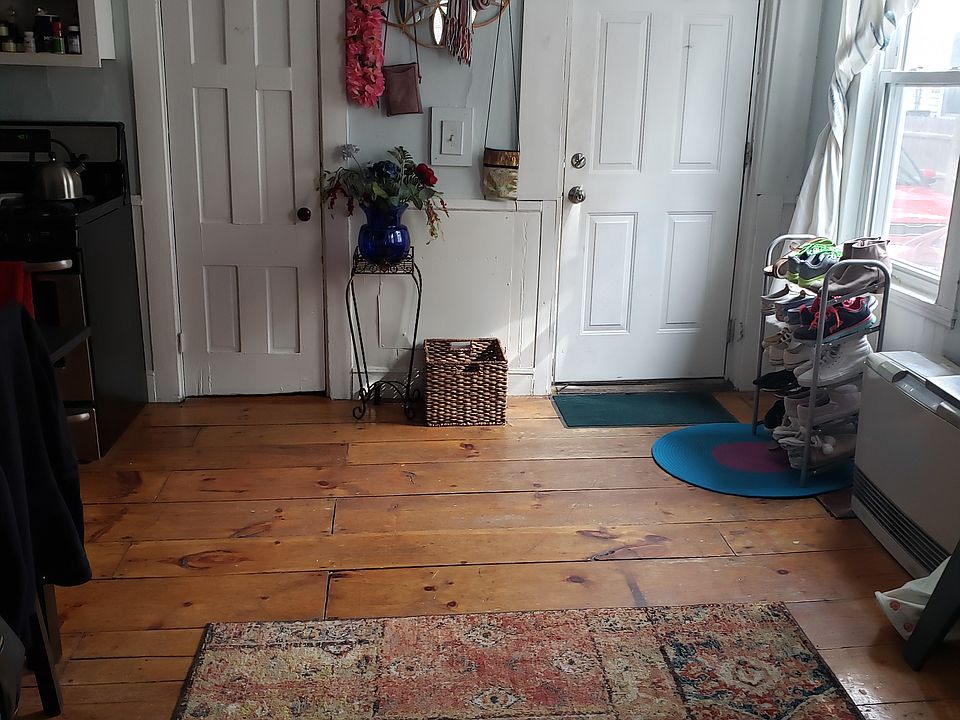 Entrance/dining
