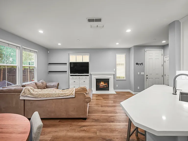 512 Falling Star Dr — Photo 4