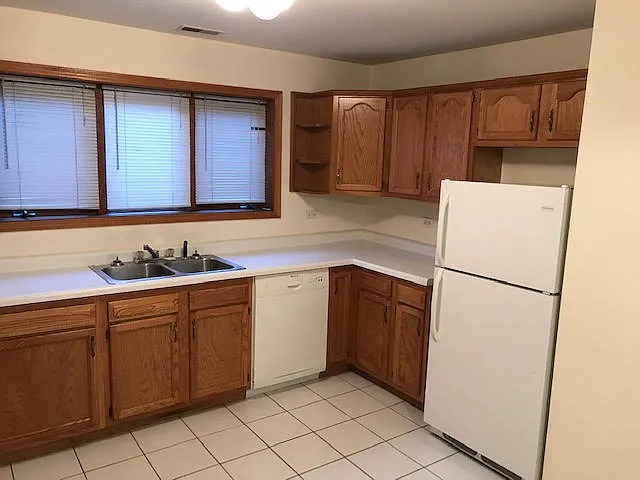 5614 W Higgins Ave #1W — Photo 2