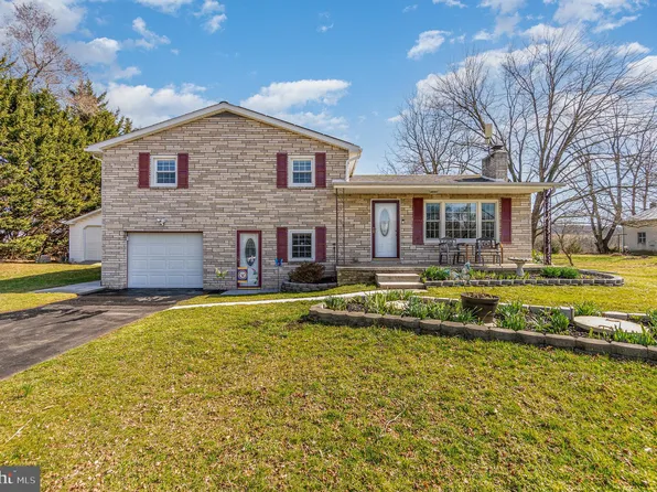2061 Stoverstown Rd, Spring Grove, PA 17362