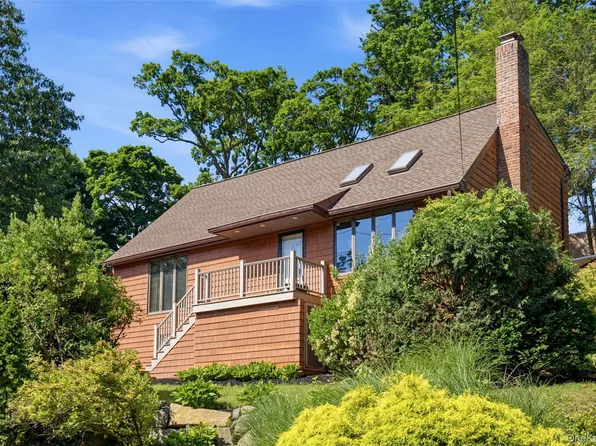 29 Vineyard Road, Huntington, NY 11743