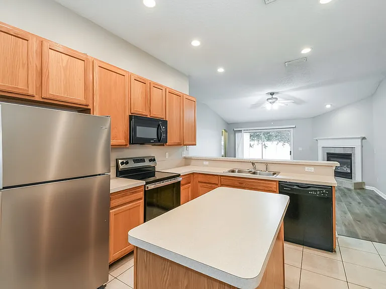 9135 Prosperity Lake Dr — Photo 7