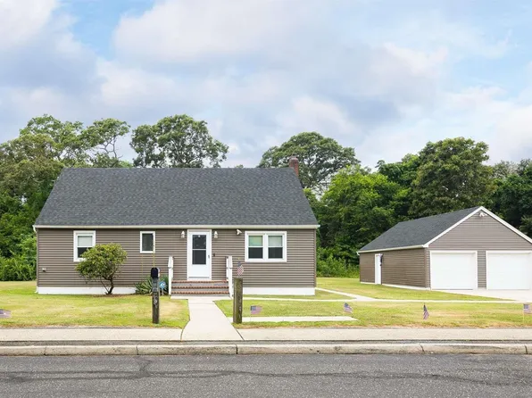 8 Kruetz Lane, Holtsville, NY 11742