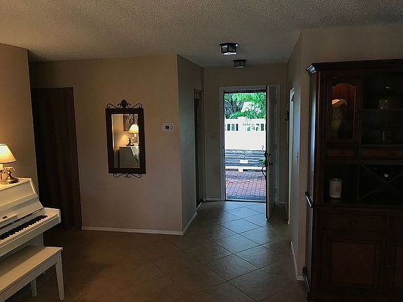 5th image of 4283 Island Cir APT A