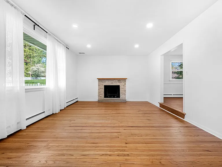 1390 Paxon Pl — Photo 9