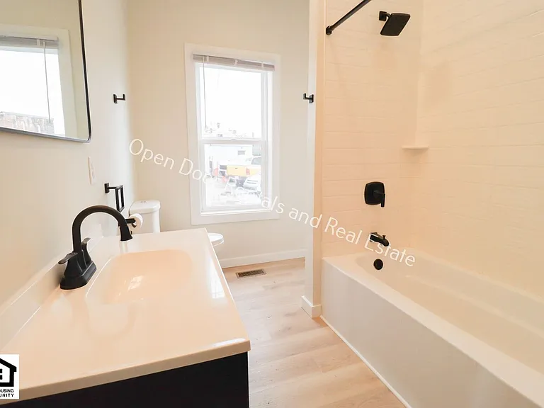 417 W 4th St — Photo 10