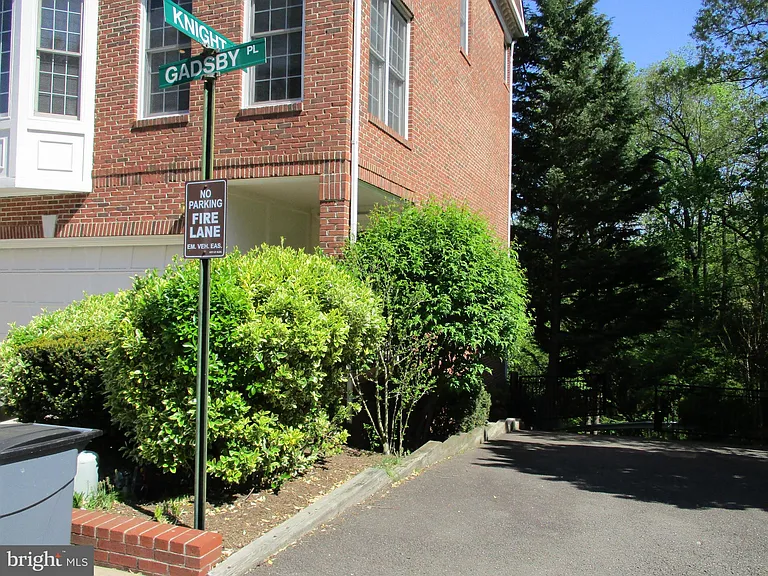 2511 Gadsby Pl — Photo 2