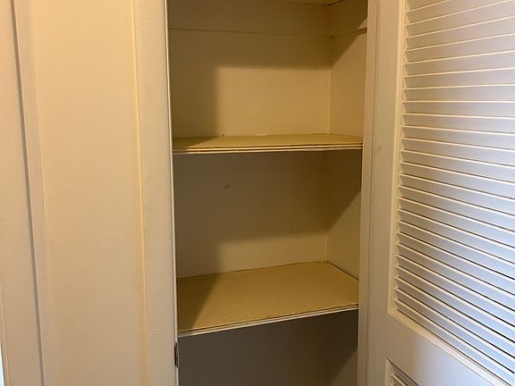 2nd image of 606 Hill St #2