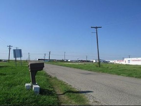 Exterior Neighborhood (street photo)