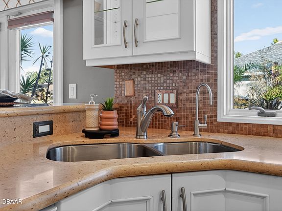 4th image of 26 Creek Ct