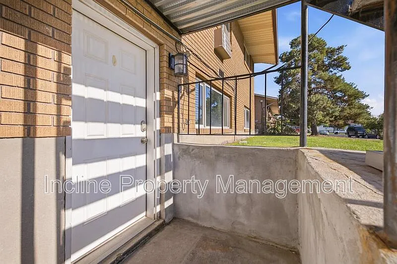 2 bed, 1.0 bath, 825 sqft, $1,350 — Photo 2