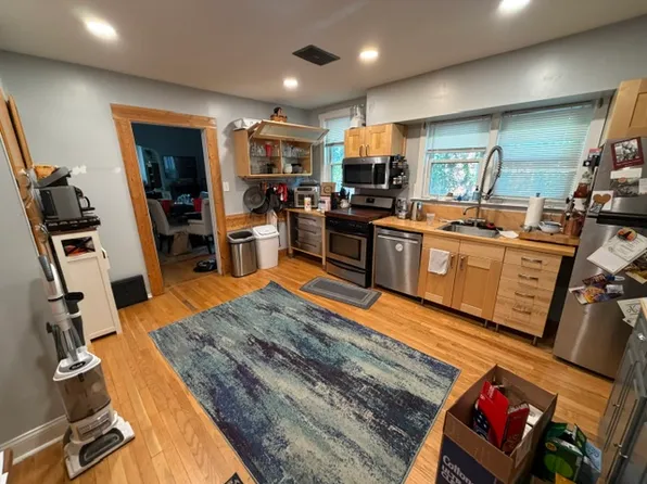 1901 W Belle Plaine Ave #1F, Chicago, IL 60613