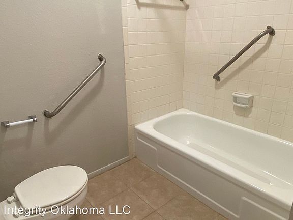 5th image of 3911 N Rockwell Ave #133