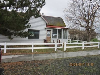 725 3rd St, Haines, OR, 97833