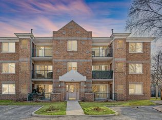 5351 N East River Rd APT 202, Chicago, IL 60656