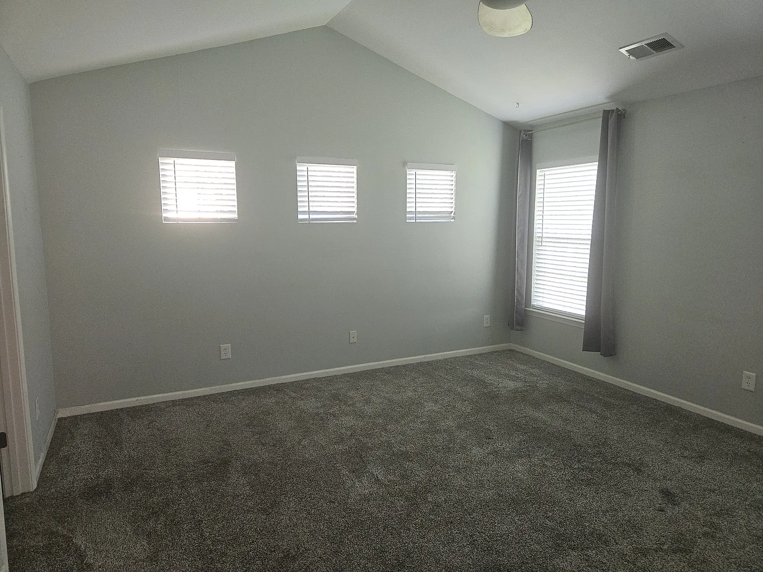 4 bed, 1841 sqft, $1,300 — Photo 1