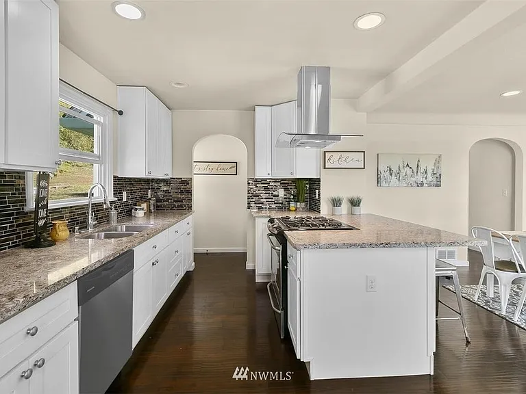 1921 E Valley Hwy — Photo 18