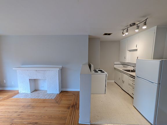 4th image of 735 Royal Ave #103
