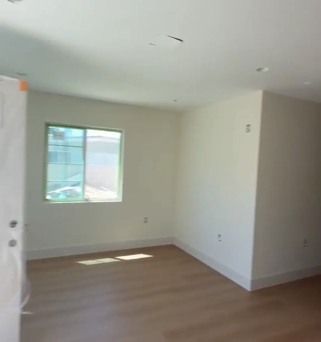 2 bed, 700 sqft, $2,700 — Photo 1