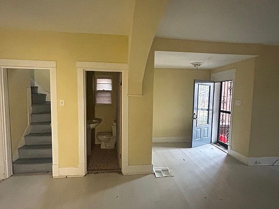 4th image of 5935 Lucille Ave