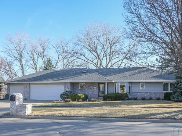 1445 Hiawatha Trl, Sioux City, IA 51104