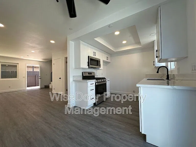 2 bed, 1.5 bath, 1080 sqft, $2,750 — Photo 2