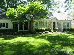 4 Deerfield Rd, Saint Louis, MO 63124