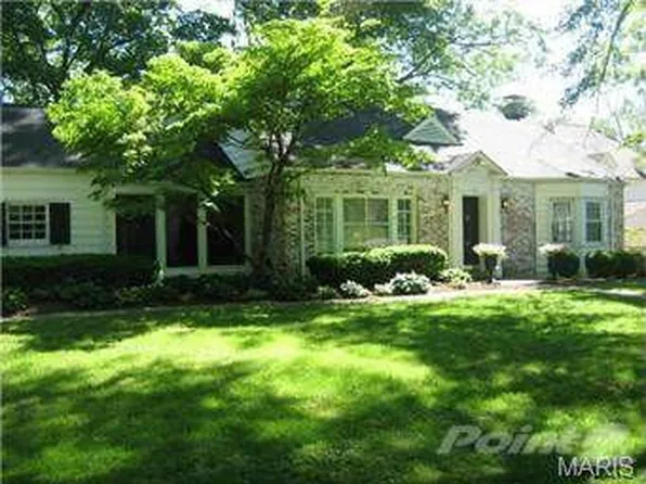 4 Deerfield Rd, Saint Louis, MO 63124