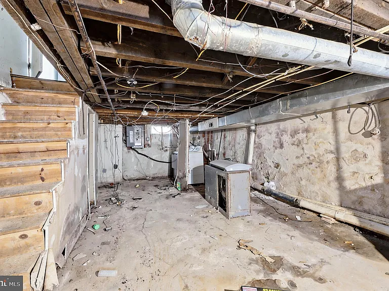 4223 N Hicks St — Photo 16