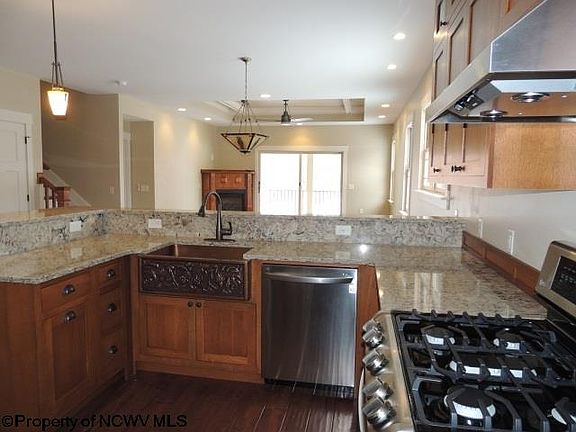 4th image of 504 Saint Andrews Dr