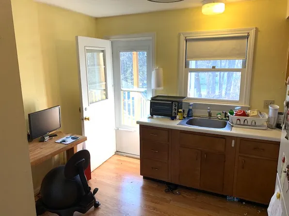 174 N Whitney St APT 2, Amherst, MA 01002