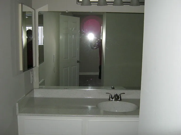 Ramona Apartments — Photo 12