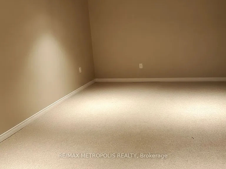 31 Goldenlight Cir — Photo 9