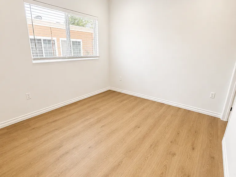 7327 Milwood Ave #101 — Photo 11