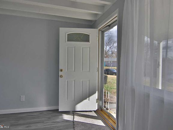 2nd image of 1002 Londonderry Dr