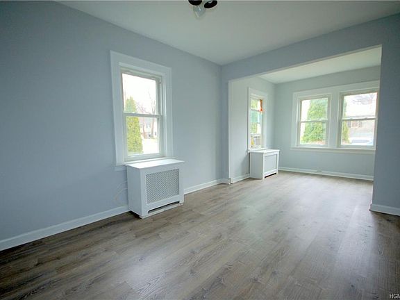 3rd image of 124 Nelson Ave #1