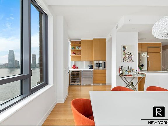 3rd image of 2 River Ter APT 22B