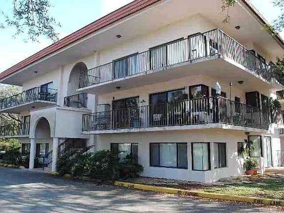 4th image of 4705 SW 62nd Ave APT 201