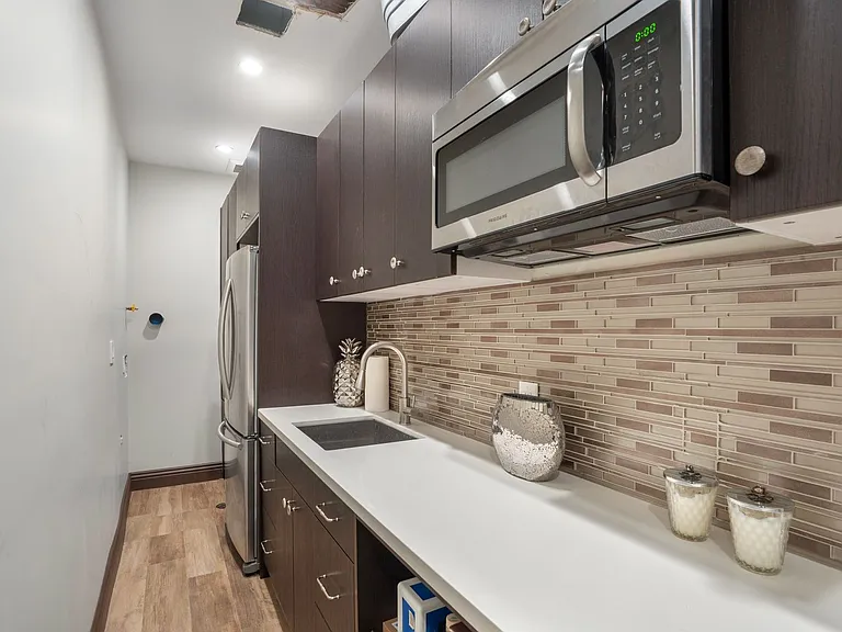 331 S Canon Dr — Photo 42