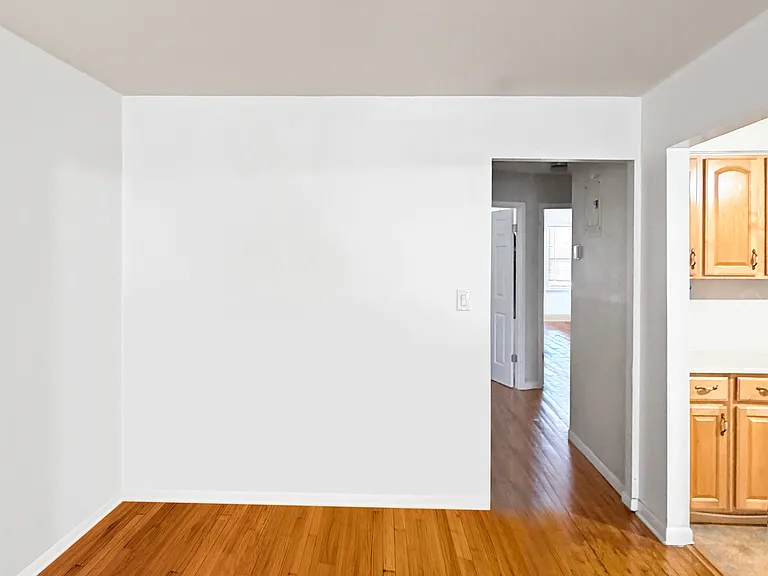 DINING ROOM (UN-STAGED)