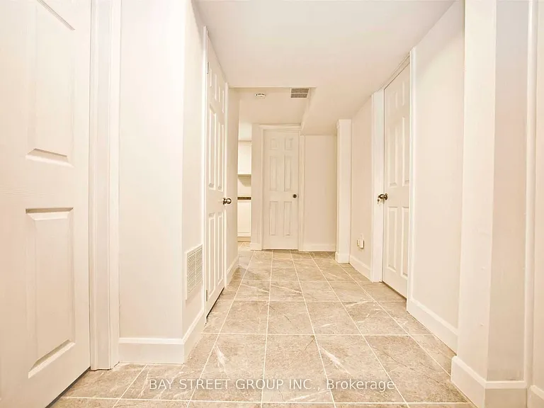 40 Greylawn Cres — Photo 6
